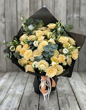 Букет цветов из:  Розы и Лизиантусы в Бургуне-Маджаре