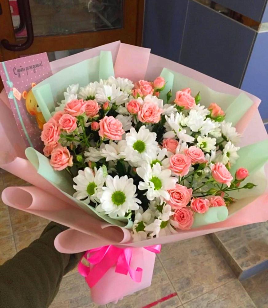 Букет цветов из: Розы и Хризантемы в Бургуне-Маджаре