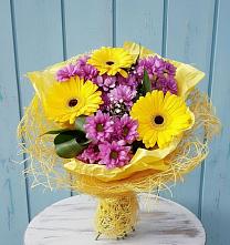 Букет цветов из:  Хризантемы и Герберы в Бургуне-Маджаре