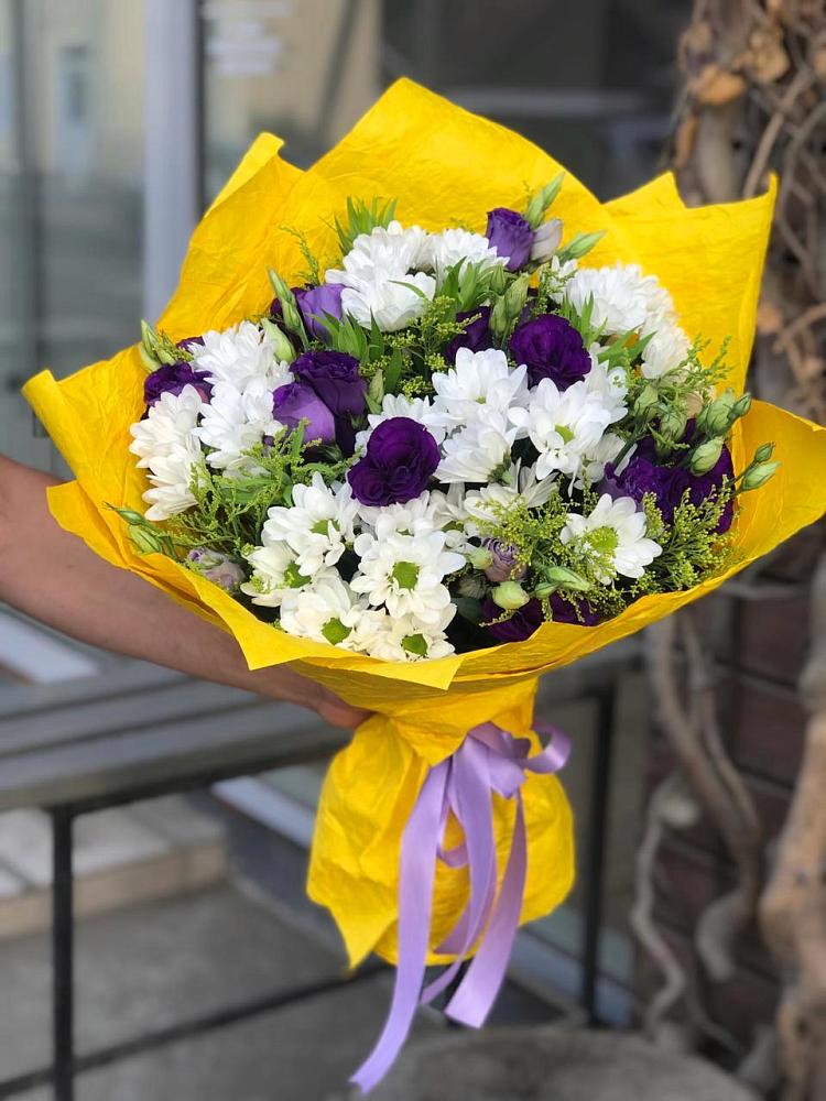 Букет цветов из: Ирисы, Хризантемы и Ромашки в Бургуне-Маджаре