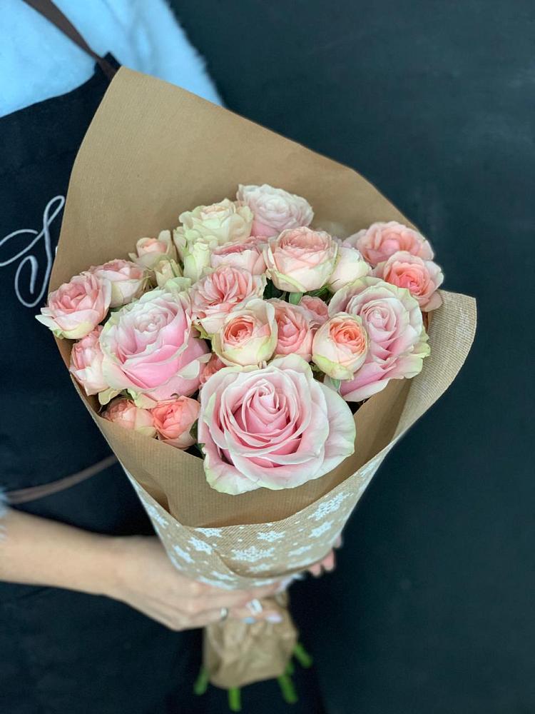 Букет цветов из: Хризантемы и Розы в Бургуне-Маджаре