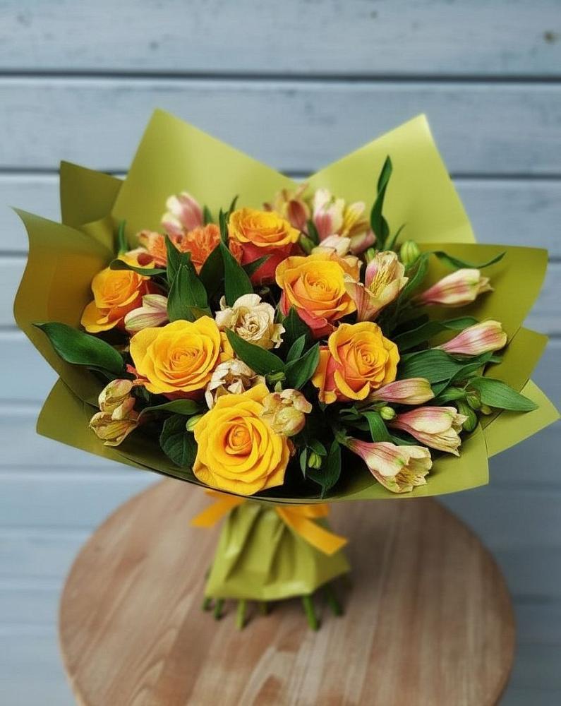 Букет цветов из: Альстромерии и Розы в Бургуне-Маджаре