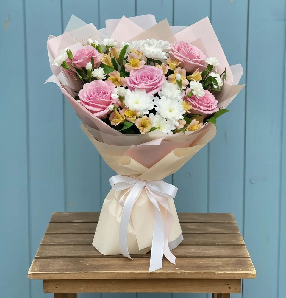 Букет цветов из: Гвоздики, Орхидеи и Розы в Бургуне-Маджаре