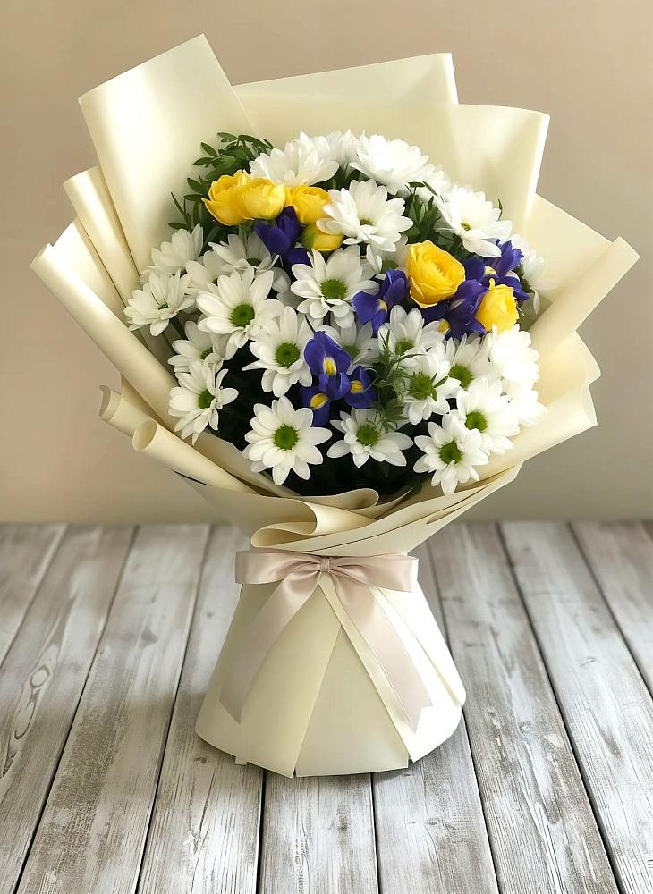 Букет цветов из: Ирисы, Хризантемы и Розы в Бургуне-Маджаре