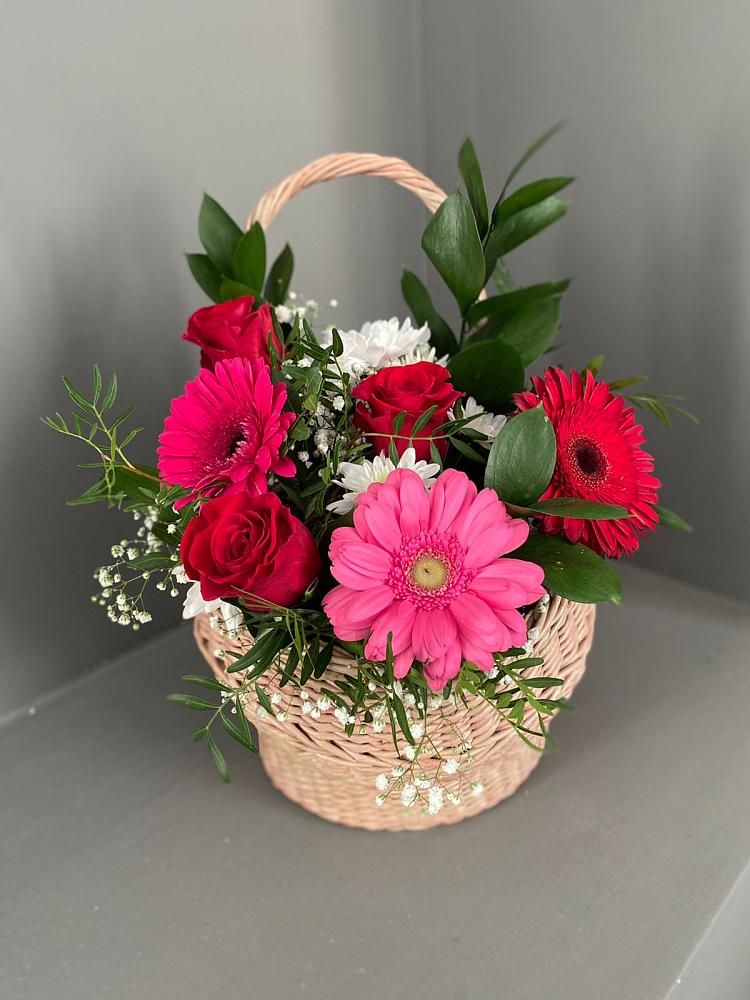 Цветочная композиция из Розы, Хризантемы и Герберы в корзине в Бургуне-Маджаре