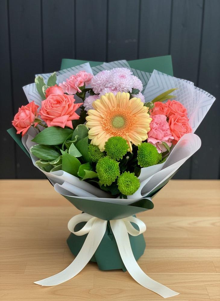 Букет цветов из: Гвоздики, Розы, Герберы и Хризантемы в Бургуне-Маджаре