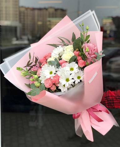 Букет цветов из: Розы, Лизиантусы и Хризантемы в Бургуне-Маджаре